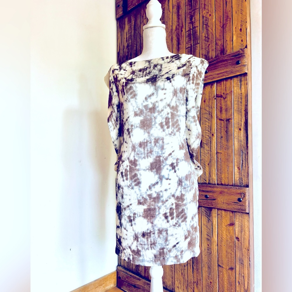 Lovely Bat Sleeve Draped Dress with Blue/Brown Pattern on Cream by season.js